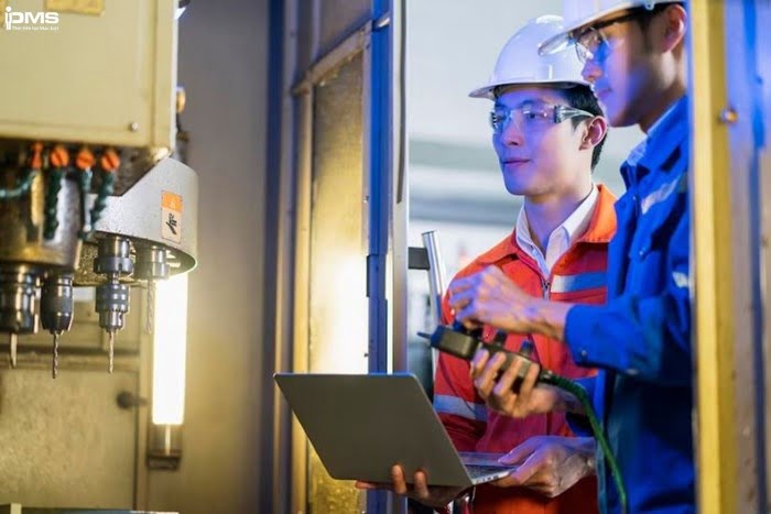 Giám sát quản lý sản xuất là gì? Công việc và 5 kỹ năng quan trọng